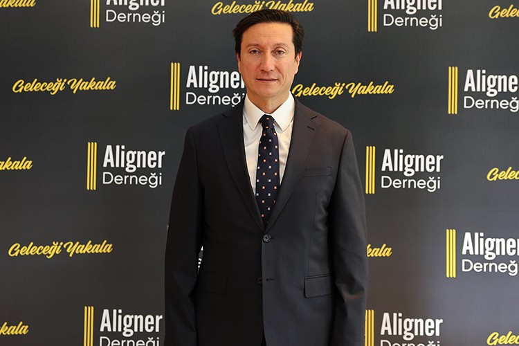 Dr. Aktan Zeki Çelik'ten Çeşme'de şeffaf plak uyarısı